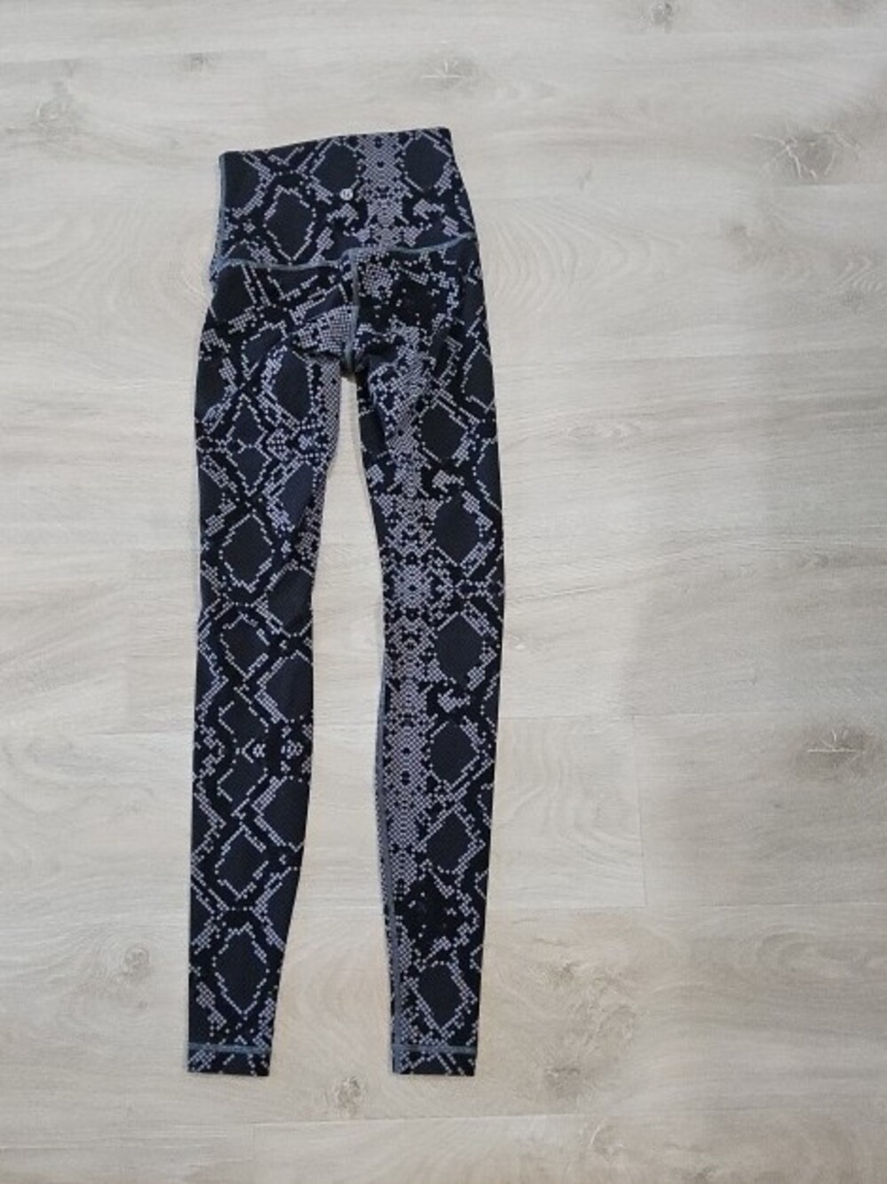 lululemon athletica Black and Gray Snake-Print High-Rise Leggings - Picture 2 of 2